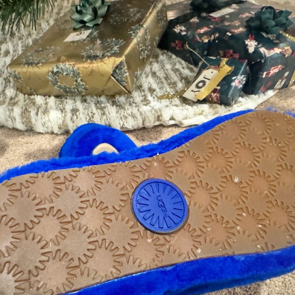 UGG Slides - Picture 2 of 4